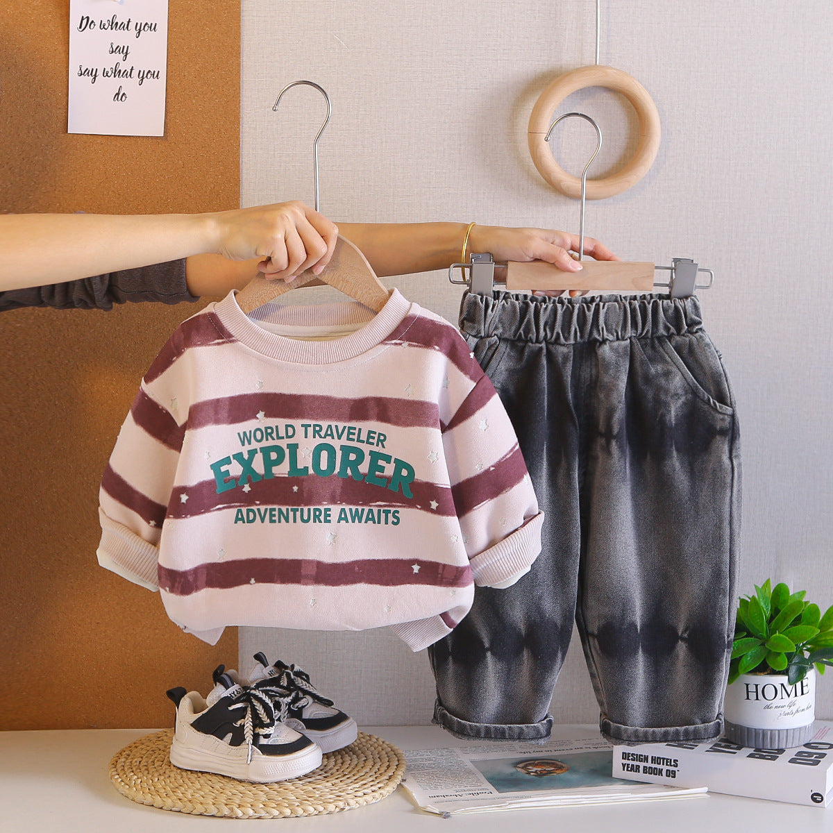 Spring and Autumn striped letter round
