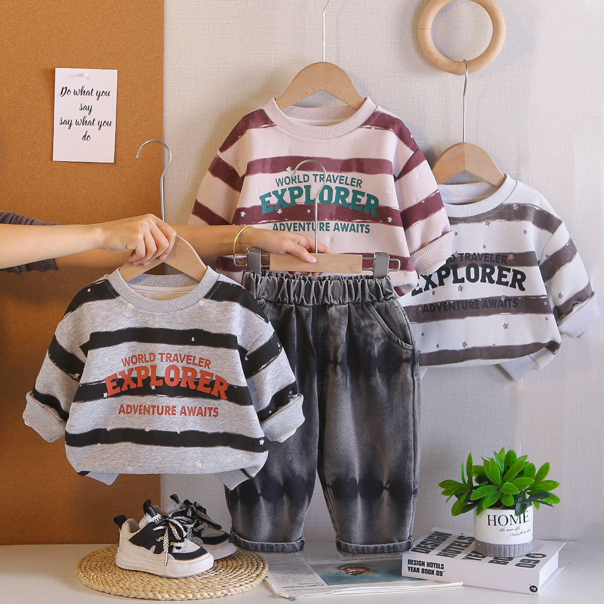 Spring and Autumn striped letter round
